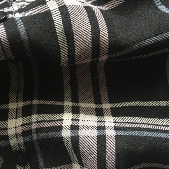 VIOLET & CLAIRE NAVY PLAID HENLEY BLOUSE size M - Picture 7 of 7